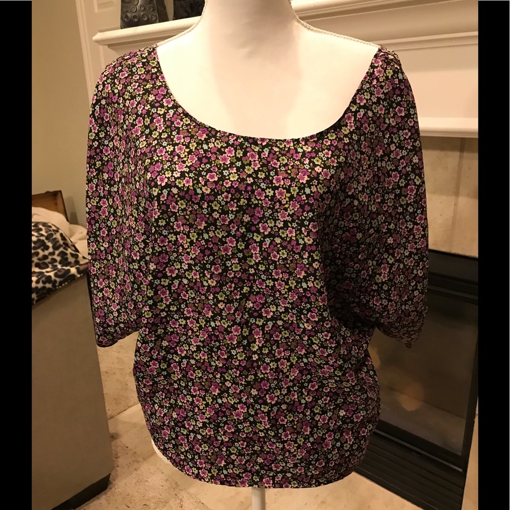 Women’s Top.